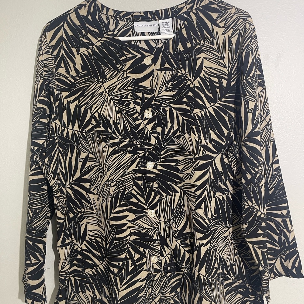 Jaclyn Smith Black and Tan Leaf Print Women's Top